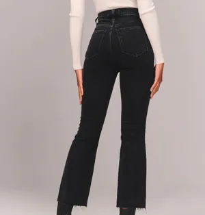 Abercrombie The Kick Flare Ultra High Rise Jeans - Black thumbnail 5