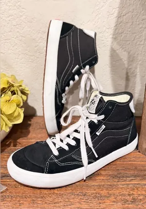 Vans The Lizzie - Black/White MEN'S 9.0 SIZE WOMEN'S 10.5 like new super clean thumbnail 1