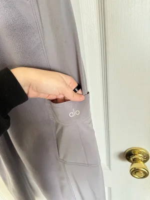 Alo Yoga Polar Fleece Wintry Mix Cargo Pant in Fog Grey thumbnail 6