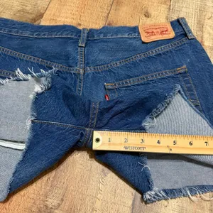 Levi's 501 Women's Dark Denim 100% Cotton Button Fly Shorts Sz 31 Festival Boho thumbnail 5