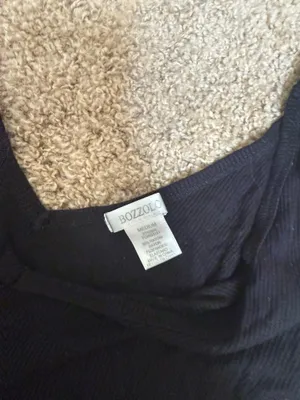 Bozzolo black v neck crop top thumbnail 2