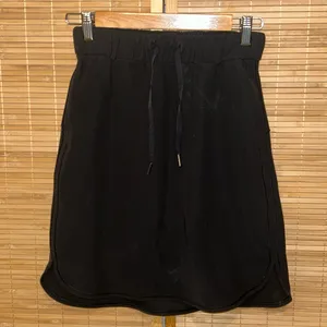 Lululemon Black Woven On The Fly Pull On Skirt Pockets 4 Elastic Waist thumbnail 1