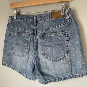 Tommy Hilfiger Vintage Boyfriend Denim Shorts 100% Cotton Blue Women's Size 8 thumbnail 4