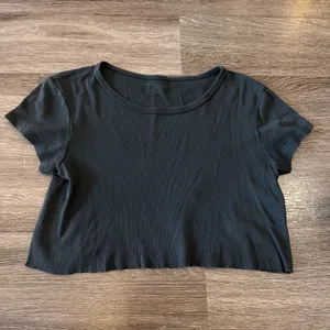 Brandy Melville Cropped T-Shirt thumbnail 2