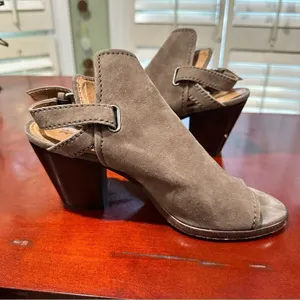 Frye Dani Shield Sling Peep‑Toe Suede Sandals – Size 8 thumbnail 3