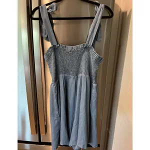 VICI Chambray Blue Romper NWOT XL Smocked Bow Tie Strap Pockets Square Neck Boho thumbnail 4