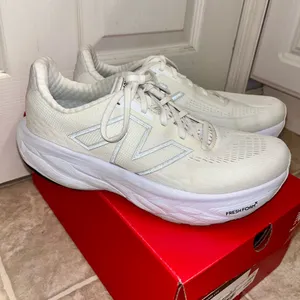 New balance, fresh foam X 1080 V14 women’s 8 White and Beige Newish in box thumbnail 2
