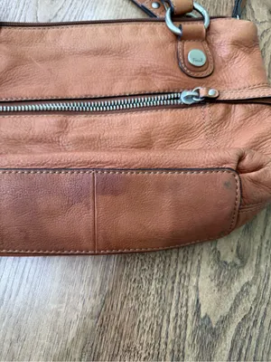 Vintage Fossil tan leather shoulder bag featuring dual shoulder straps thumbnail 6