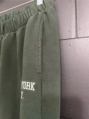 BRANDY MELVILLE Green New York Jogger Sweatpants Pockets Women’s One Size EUC thumbnail 2