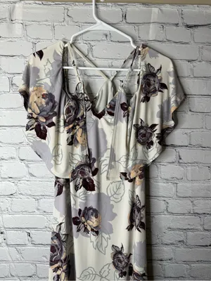 Sugar lips Floral Cold-Shoulder Maxi Dress in Cream and Gray thumbnail 9
