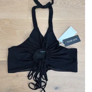 Tiger Mist Cynthia Keyhole Criss Cross Top Size M in Black thumbnail 2