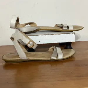 Born Womens F38301 White Gold Metallic Leather Ankle Strap Flat Sandals Size 9M thumbnail 2