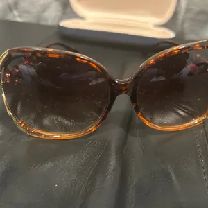 Tortoiseshell Sunglasses with Case Brown thumbnail 10