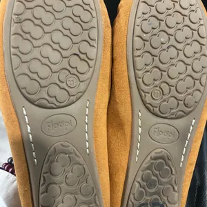 Women's Cozy Tan Suede Slippers Size 11 thumbnail 4