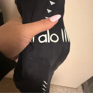 ALO YOGA Airbrush Legging in Black Chakra- Size Small thumbnail 5