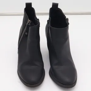 Universal Thread Ankle Boots Womens 7.5 Bootie Black Faux Leather Good thumbnail 3