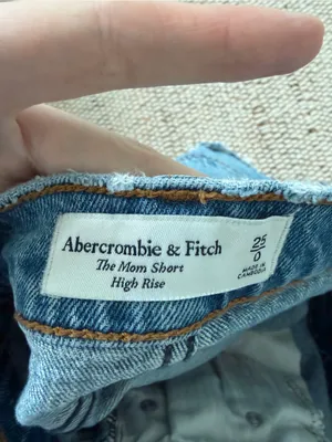 Abercrombie & Fitch The Mom Denim Short High Rise Size 25 / 0 thumbnail 3