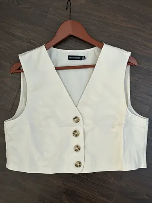 Pretty Little Thing Cropped Vest thumbnail 3
