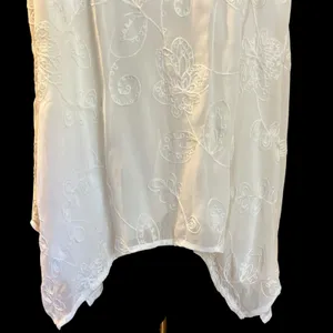 ELLE White Dress SZ L Embossed W/ Embroidery LWD Bow Tie Back Handkerchief Sheer thumbnail 5