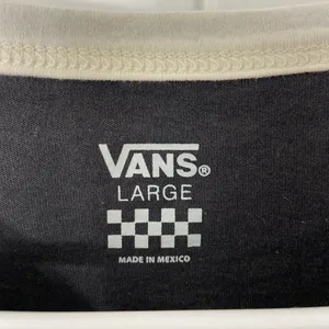 NWOT VANS women’s junior’s black‎ white floral cropped casual tshirt top large thumbnail 3