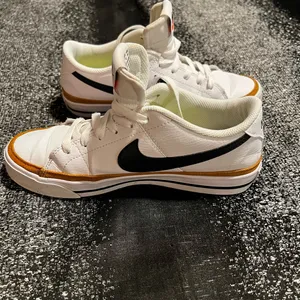 Womens sz7 Nike Court Legacy Next Nature low top sneakers thumbnail 5