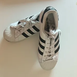 {Adidas} Superstar Originals thumbnail 2