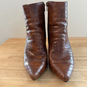 Bamboo Crocodile Embossed Brown Ankle Boots Bellflower 7 Block Heel‎ Booties thumbnail 6