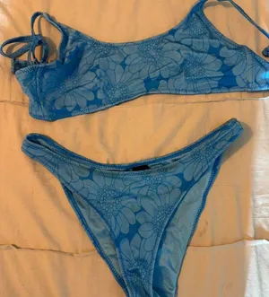 Triangl Bikini thumbnail 1