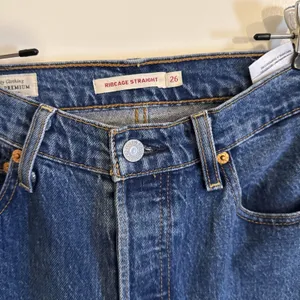 Levis Jeans Women Size 26 Blue Denim Ribcage Straight Ankle button Fly Premium thumbnail 2