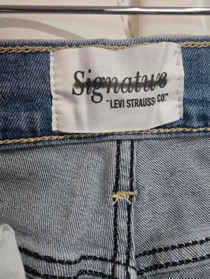 Levis Distressed Jean thumbnail 3