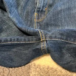 Levi’s Women’s 505 Straight Leg Jeans Dark Rinse Size 8 thumbnail 4