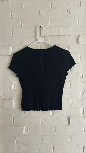 Black Ribbed Lettuce Hem Crop Tee thumbnail 2