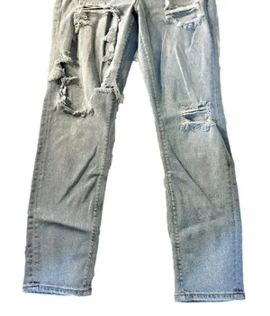 Light Wash American Eagle Jeans Size 4 Regular Inseam 26 inches straight thumbnail 1