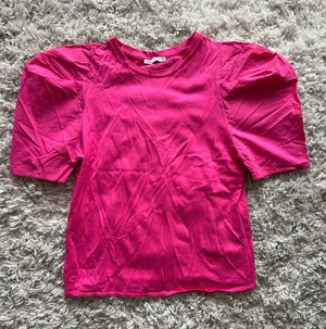 T-shirt thumbnail 1