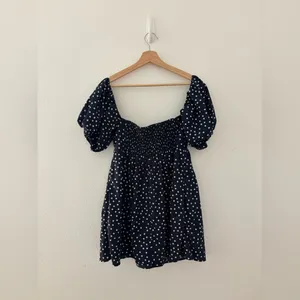 Abercrombie & Fitch Emerson Off The-Shoulder in a navy and white polka dot thumbnail 4