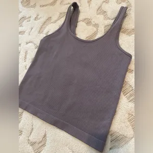Pale muted purple stretchy athletic ribbed tank top thumbnail 2