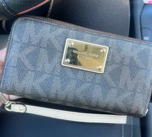 Michael Kors Wallet thumbnail 1