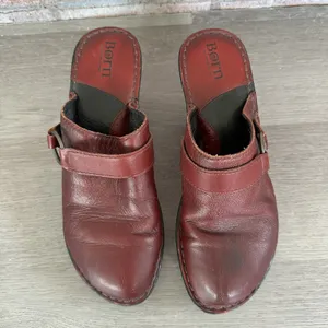 Born Slip On Clogs Red Burgundy Leather Y2K Size 9 Boho 90s Vintage Eclectic thumbnail 2