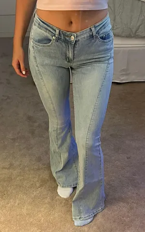 Edikted Flare Jeans thumbnail 1