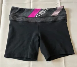 Lululemon Groove Short Reversible Athletic Black & Pink Women’s Size 4 thumbnail 1