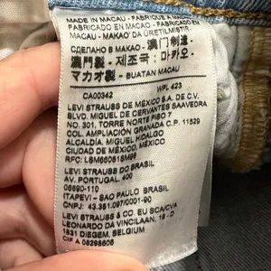 LEVI'S | Women's 501 Raw Hem Light‎ Wash Hidden Button Blue Denim Jeans, W24 L28 thumbnail 5