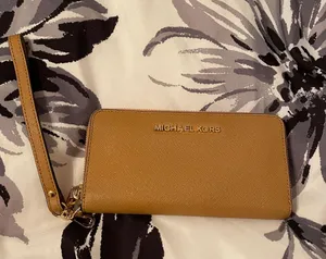 Michael Kors Wallet thumbnail 1
