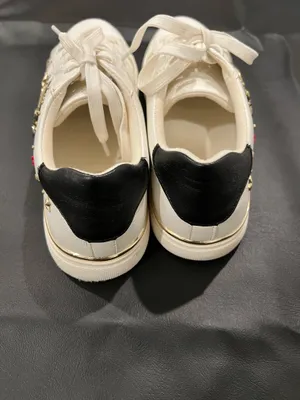 Aldo white sneakers with gold star and red flower embellishments, size US 9 thumbnail 9