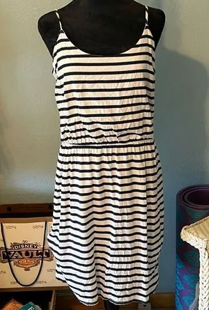 Old navy black and white dress size lg thumbnail 1