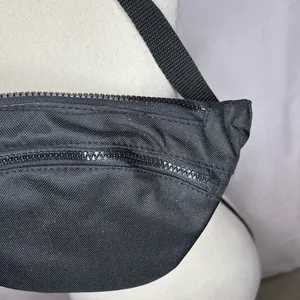 No Boundaries Adjustable Belt Bag Fanny Pack One Size Black Double Zip NEW thumbnail 4