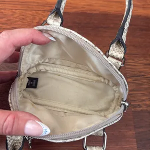 Guess Mini Handbag thumbnail 4