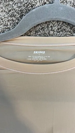 SKIMS fits Everybody T-Shirt long Sleeve In Sand NEW thumbnail 3