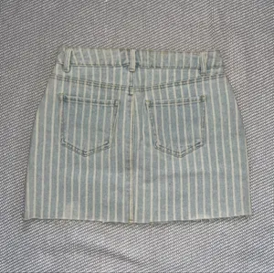 PacSun Blue Lightwash Pinstripe Raw Hem Denim Mini Skirt Sz 27 thumbnail 2