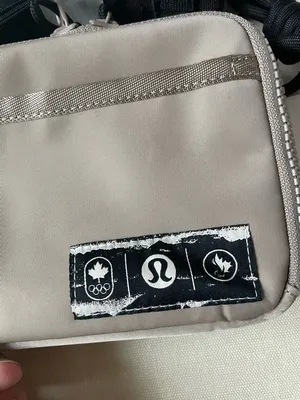 Lululemon Team Canada Future Legacy Easy Access Bag 1.5L COC CPC Logo thumbnail 2