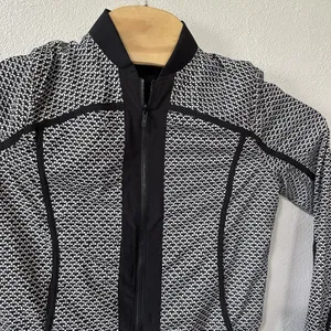 Lululemon Reversible Bomb Around Jacket in Monochromic Black‎ Women's Size 4 thumbnail 2